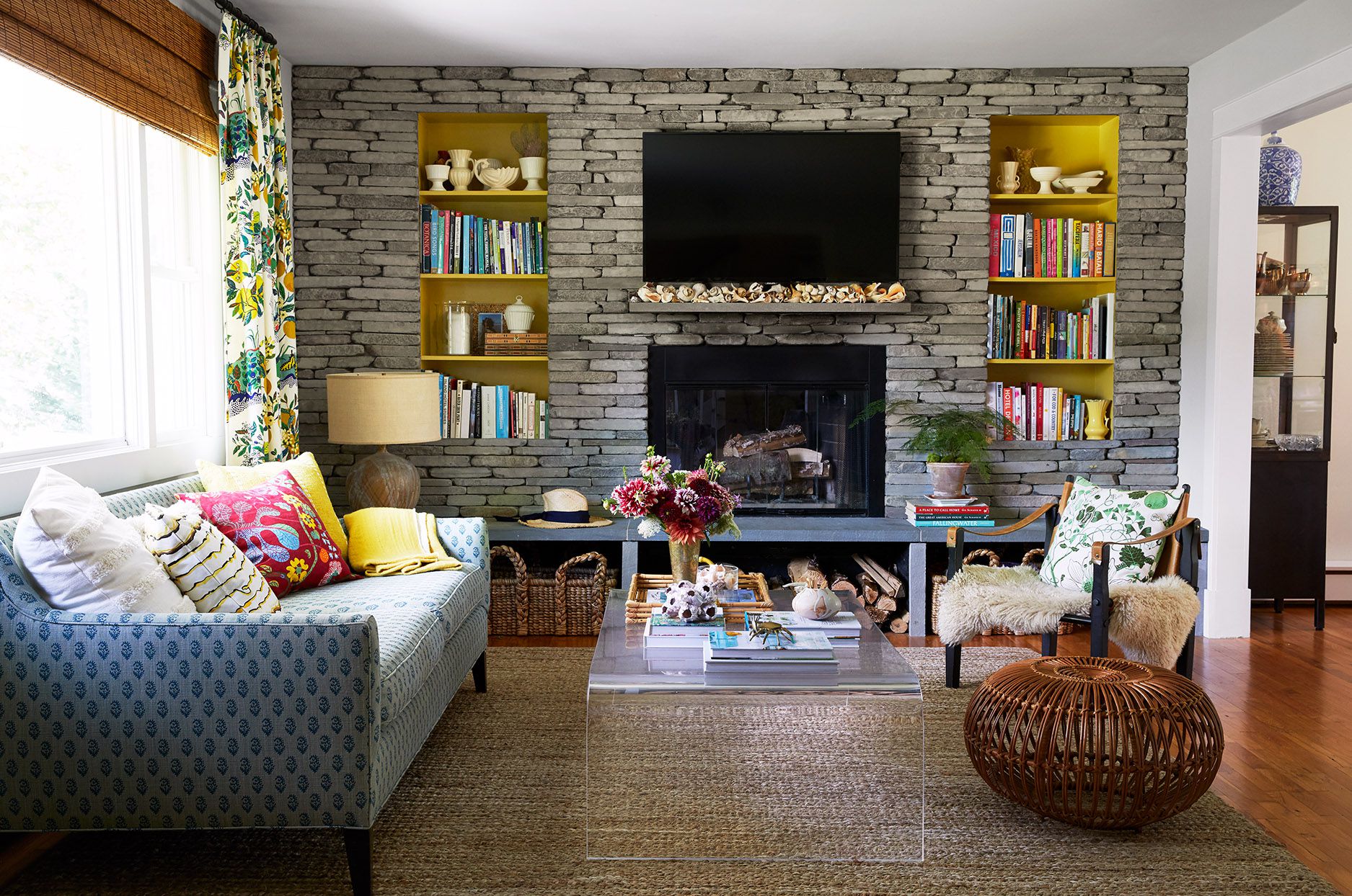Simple Ways to Refresh Your Living Room This Spring